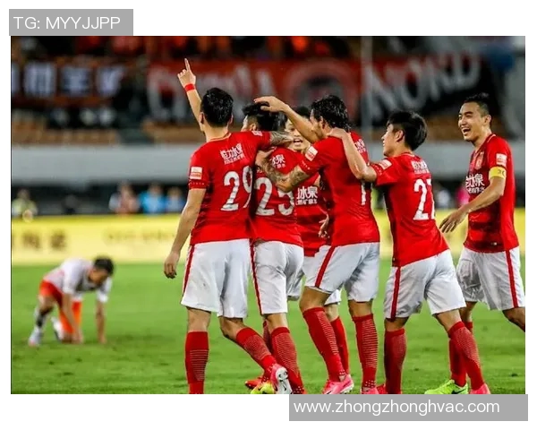 恒大与富力激战72分钟精彩回顾双方球员拼搏精神令人赞叹 恒大与富力激战72分钟精彩回顾双方球员拼搏精神令人赞叹